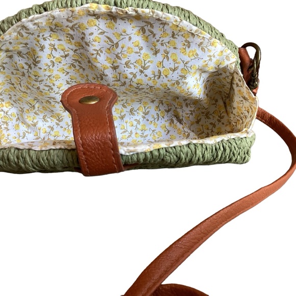 Vintage Style Small Green Wicker Bag Taco Crescent Shaped Boho - Picture 8 of 8